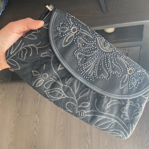 Vintage black beaded and embroidered clutch - Picture 2 of 4